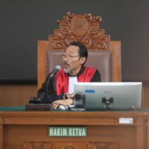 Praperadilan Roy Suryo